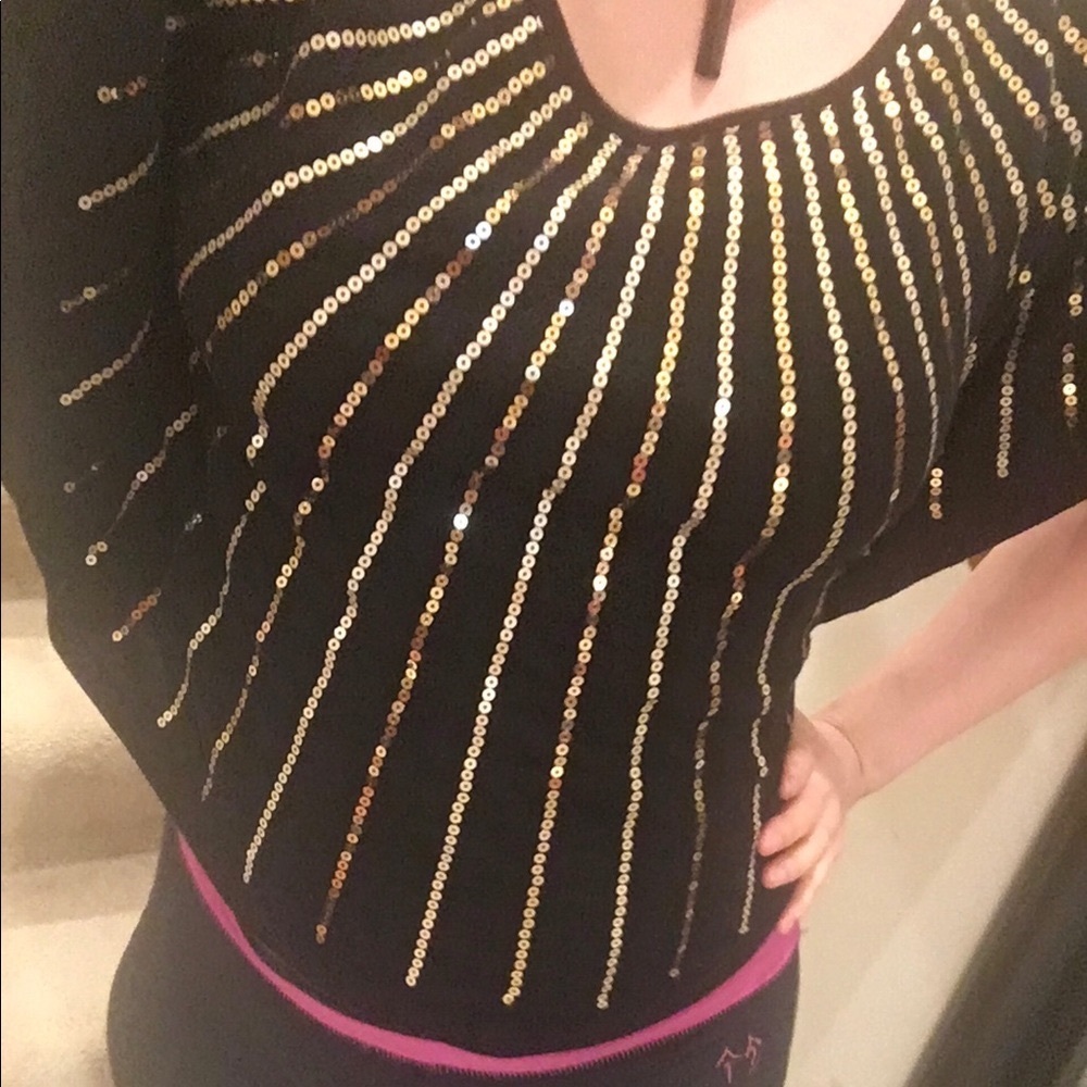 Low Cut black and gold sequin top (medium) ❤️ - Picture 2 of 6